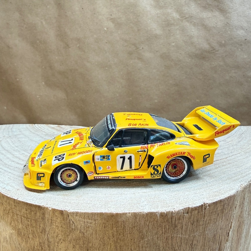 Record Porsche 935 Turbo 1:43 Resin Model Car Yellow Hawaiian Tropic France #71